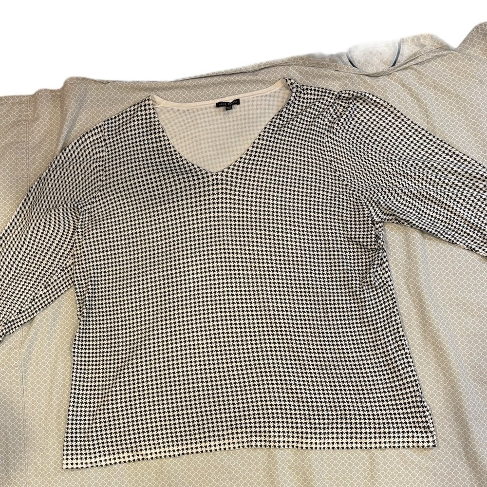 Lane Bryant Women’s Black and White‎ V-Neck Top Size 26/28 - Picture 5 of 10